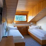 Waldhotel Gelaender فندق Schernfeld