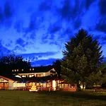 Waldhotel Gelaender فندق